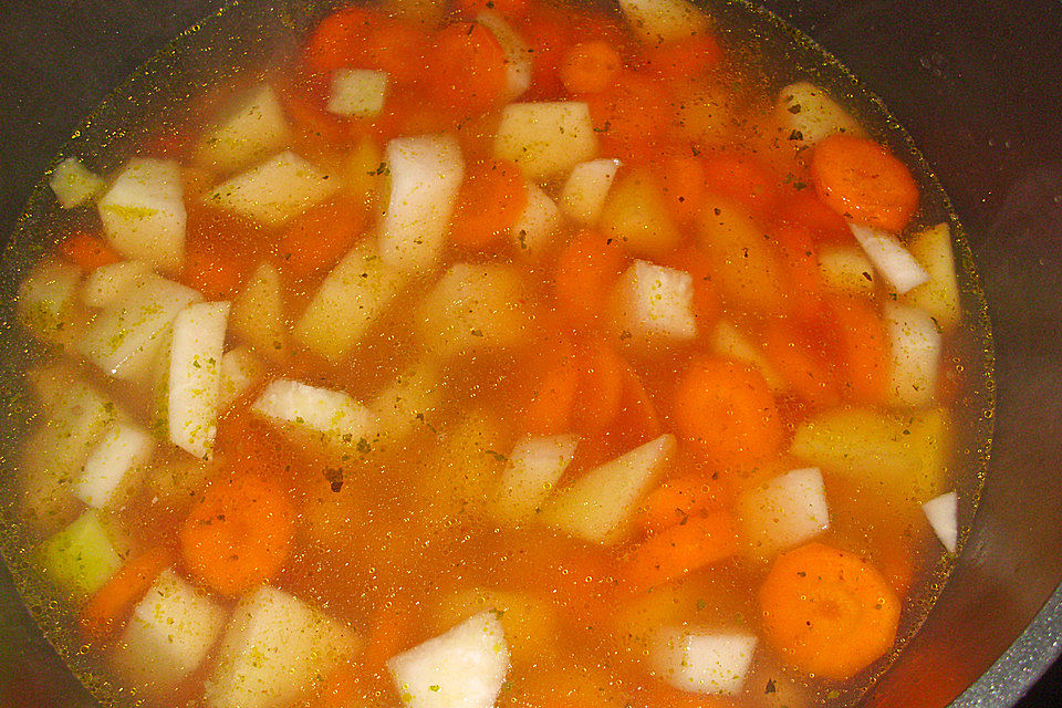 Kohlrabicremesuppe mit Fleischklößchen