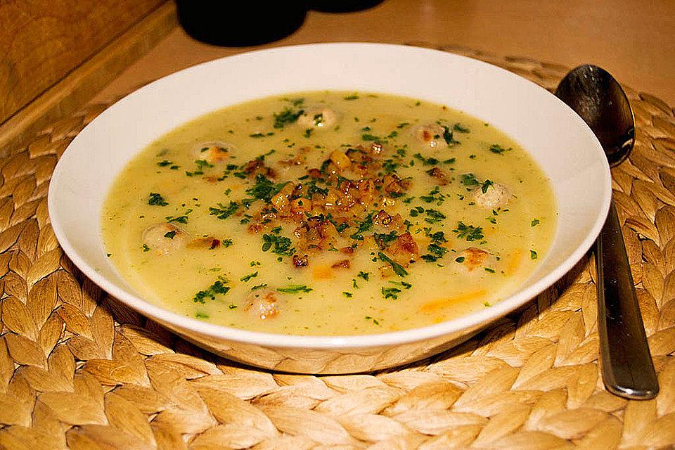 Kohlrabicremesuppe mit Fleischklößchen