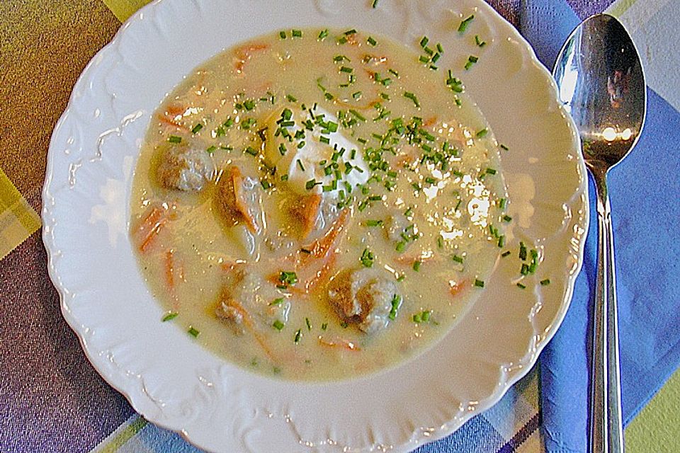 Kohlrabicremesuppe mit Fleischklößchen