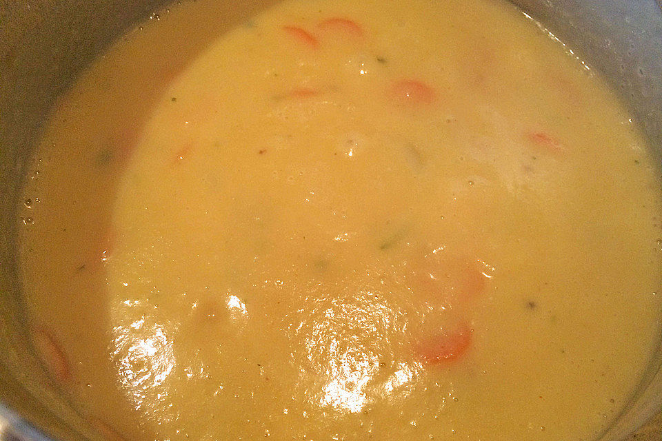 Kohlrabicremesuppe mit Fleischklößchen