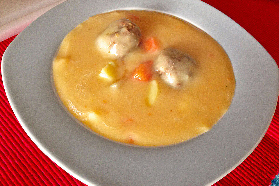 Kohlrabicremesuppe mit Fleischklößchen