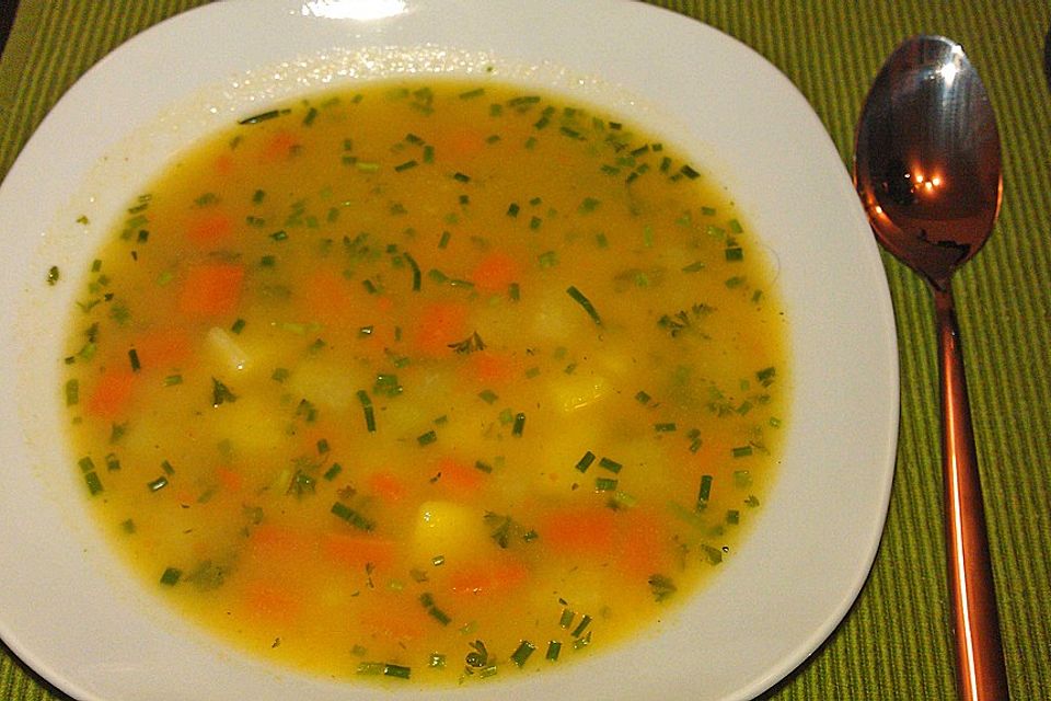 Kohlrabicremesuppe mit Fleischklößchen