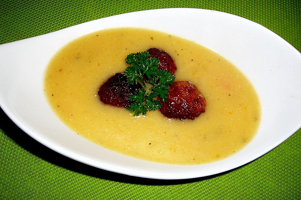 Kohlrabicremesuppe mit Fleischklößchen