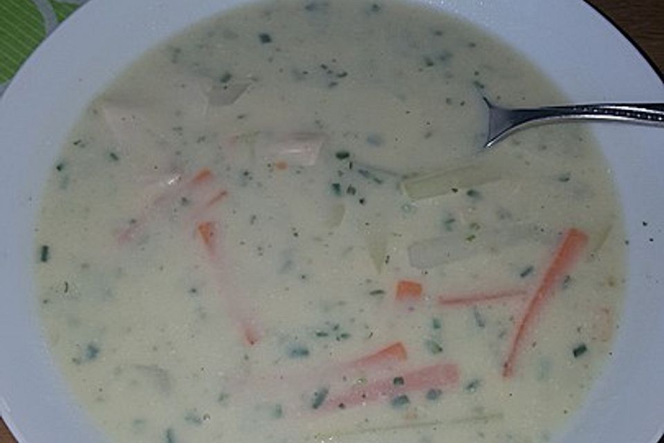 Kohlrabicremesuppe mit Fleischklößchen