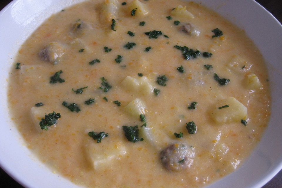 Kohlrabicremesuppe mit Fleischklößchen