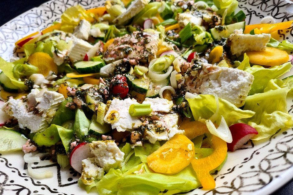 Salat mit Himbeer-Honig-Senf Vinaigrette