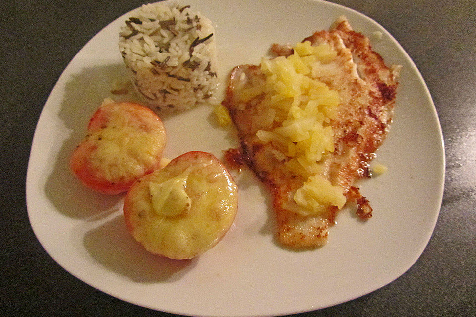 Scholle mit überbackenen Tomaten und Ananas-Apfel-Reis