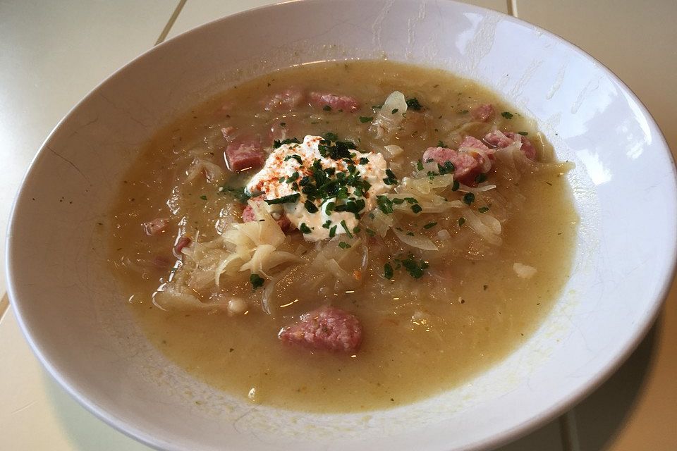 Krautsuppe mit Mettenden