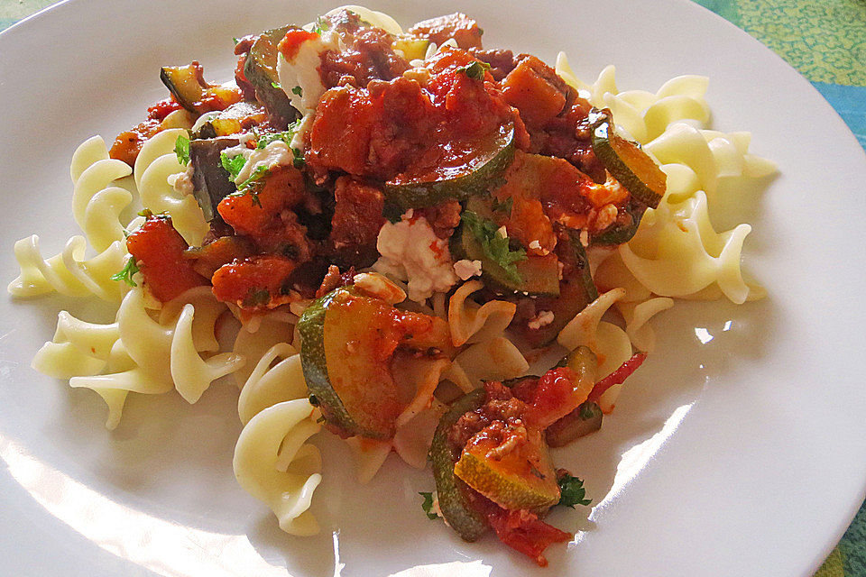 Mediterrane Gemüsepfanne mit Hackfleisch