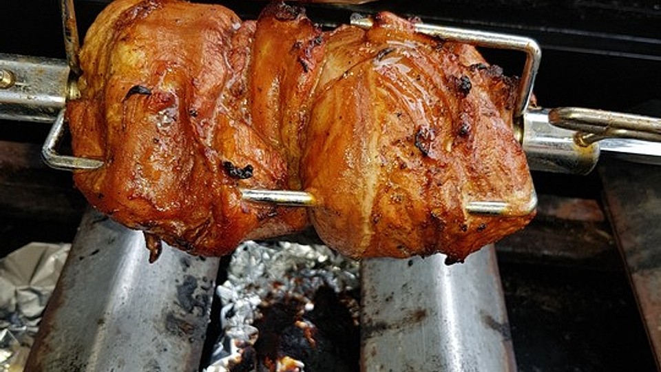 Spiessbraten Oder Krustenbraten Vom Grill Mit Brotchen Von Mo Chefkoch