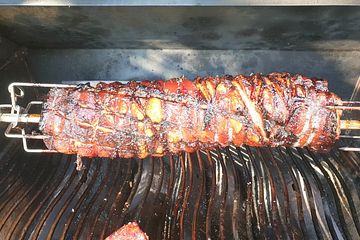 Spiessbraten Oder Krustenbraten Vom Grill Mit Brotchen Von Mo Chefkoch