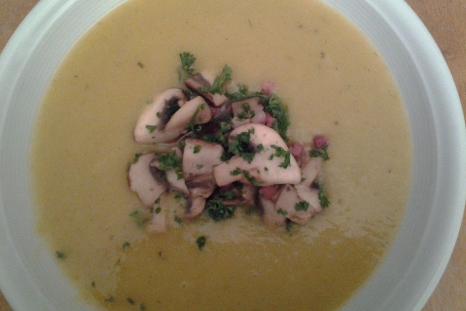 Topinambursuppe mit gebratenen Pilzen