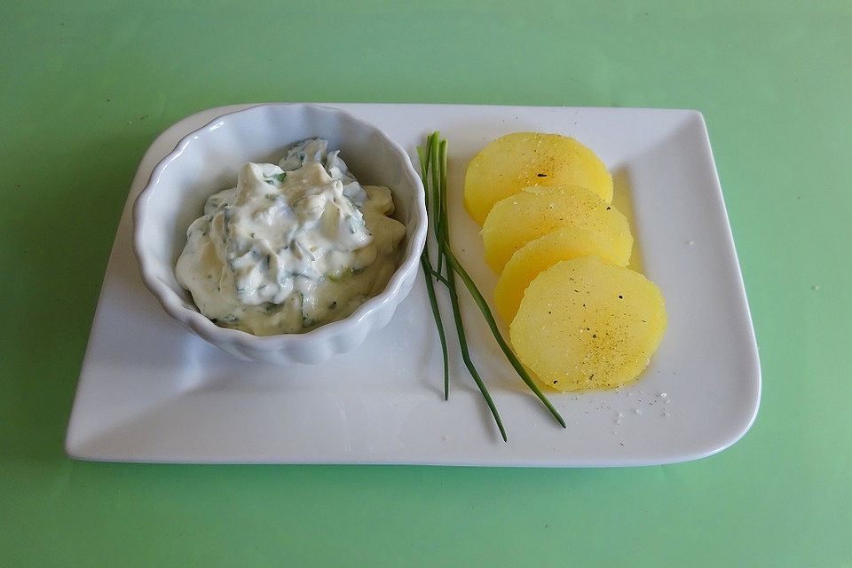 Pellkartoffeln mit Kräuter-Joghurt-Soße