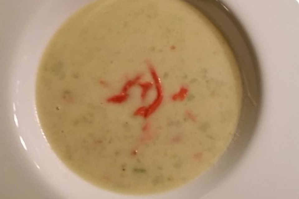 Gemüsesuppe mit Lachs und Meerrettich