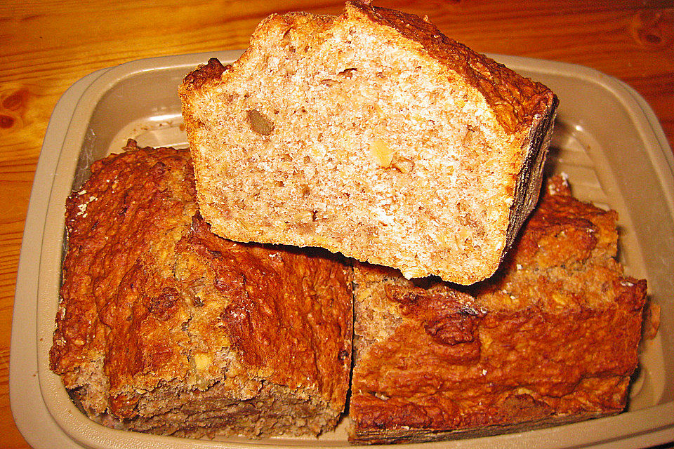 Bananenbrot mit Haferflocken und Walnüssen