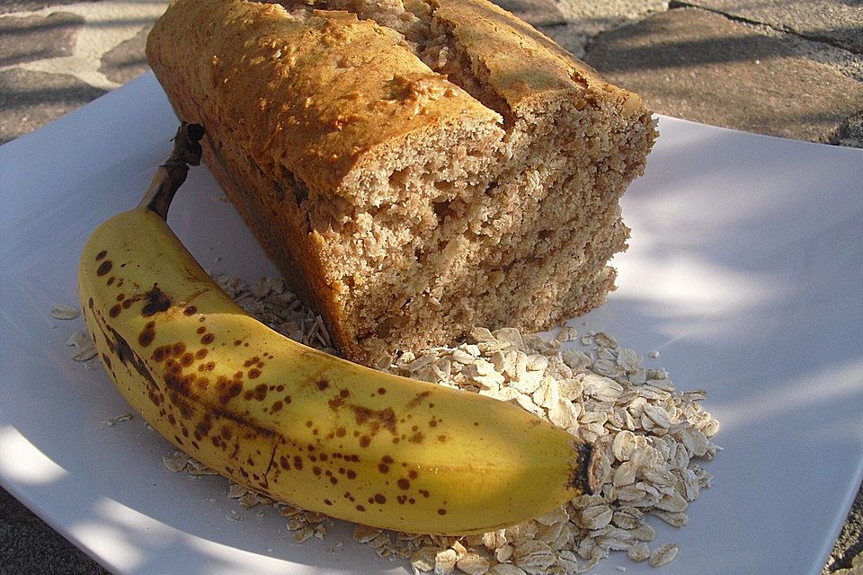 Bananenbrot mit Haferflocken und Walnüssen