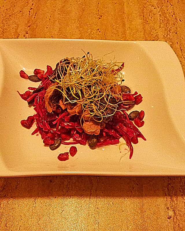 Rotkohl-Rettich-Salat mit Entenbrust