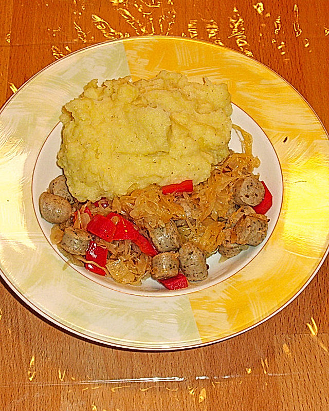 Anjas Bratwurstpfanne mit Sauerkraut