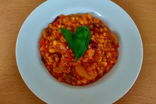 Veganer Eintopf mit roten Linsen, Kidneybohnen und Kartoffeln von ...