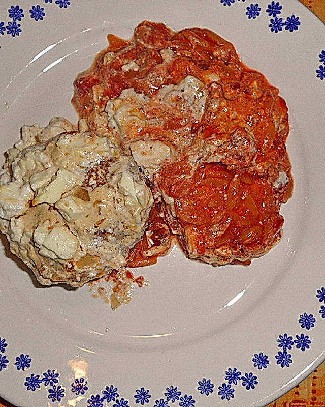 Bifteki mit Metaxa-Sauce und Tomaten-Kritharaki überbacken