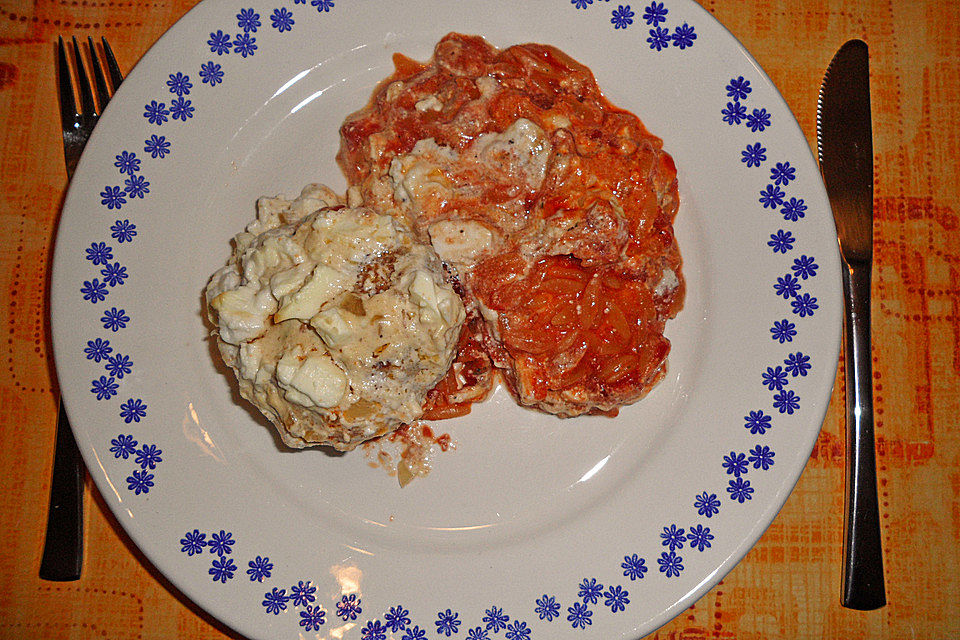 Bifteki mit Metaxa-Sauce und Tomaten-Kritharaki überbacken