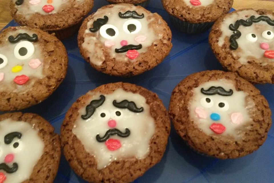 Sehr lockere und süffige Schokostreusel-Muffins mit Gesicht