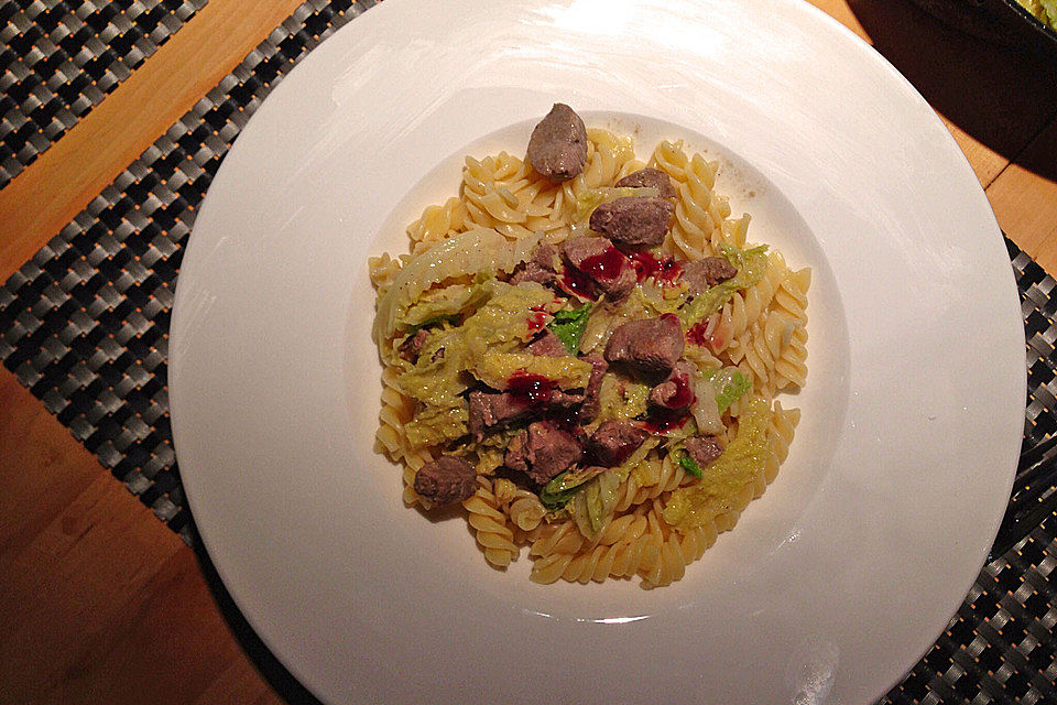 Enten-Wirsing-Ragout mit Pasta