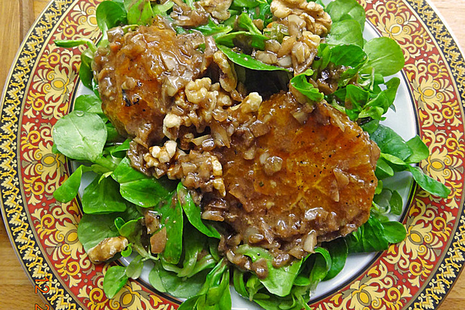 Feldsalat mit karamellisierten Orangen, Walnüssen und Walnuss-Balsamico Vinaigrette