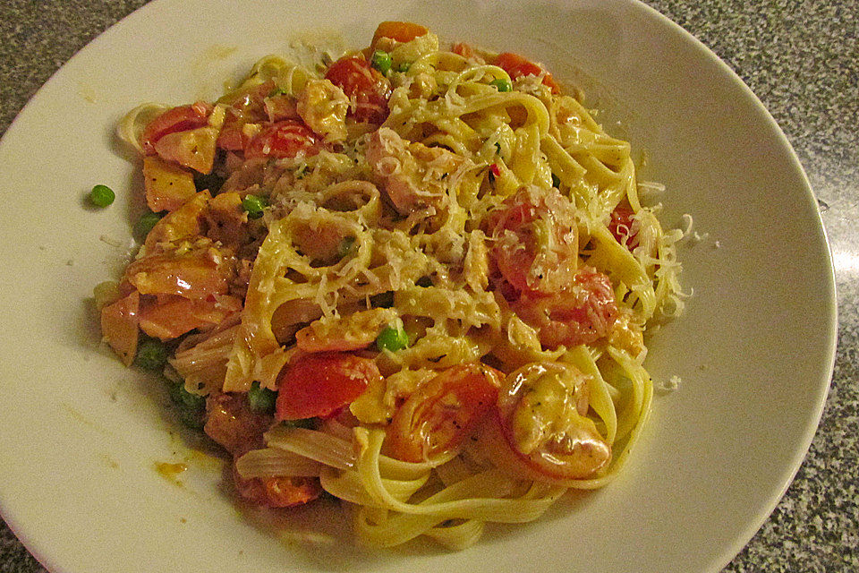 Tagliatelle mit Lachs mit einer Brunch-Sahne Soße