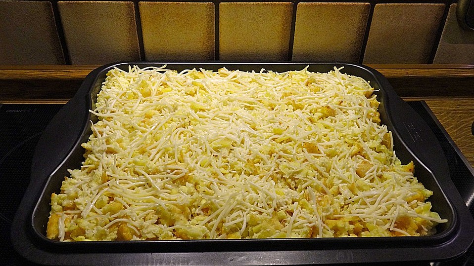 Putenschnitzel mit Röstis in Lauch - Käsesoße überbacken