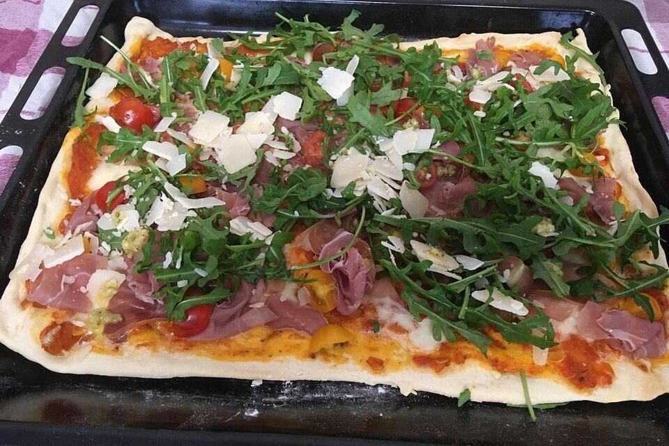 Pizza Rucola mit Knoblauchöl