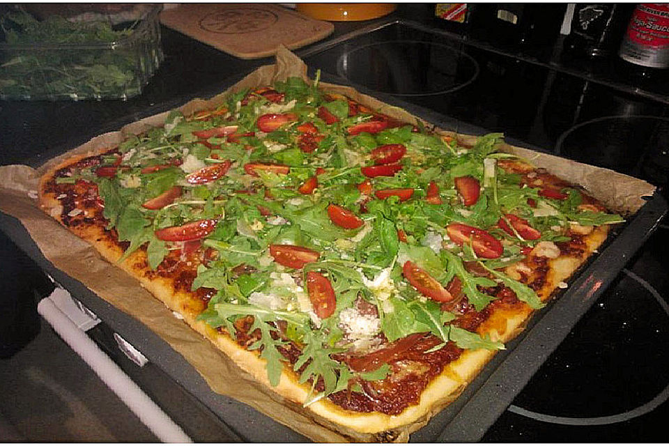 Pizza Rucola mit Knoblauchöl