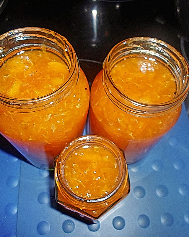 Clementinensaft-Konfitüre mit Soft-Aprikosen und Vanillestange