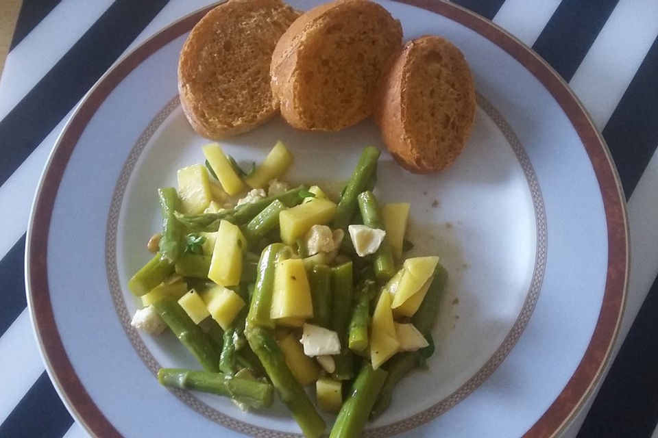 Tomaten-Oliven-Ciabatta mit Rosmarin und Thymian