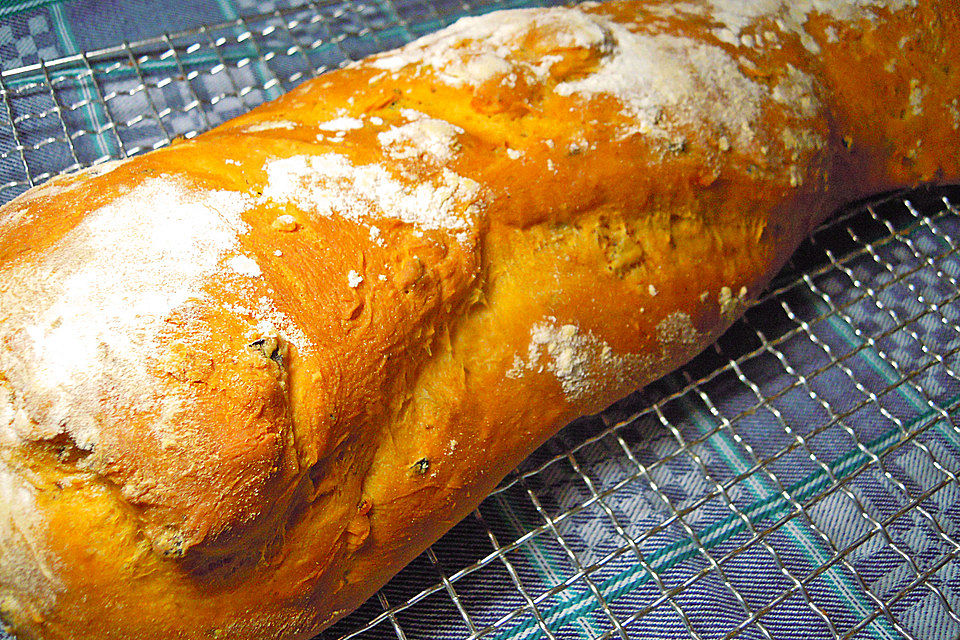 Tomaten-Oliven-Ciabatta mit Rosmarin und Thymian