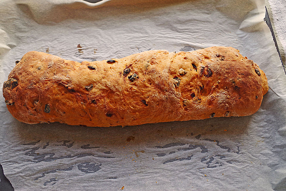 Tomaten-Oliven-Ciabatta mit Rosmarin und Thymian