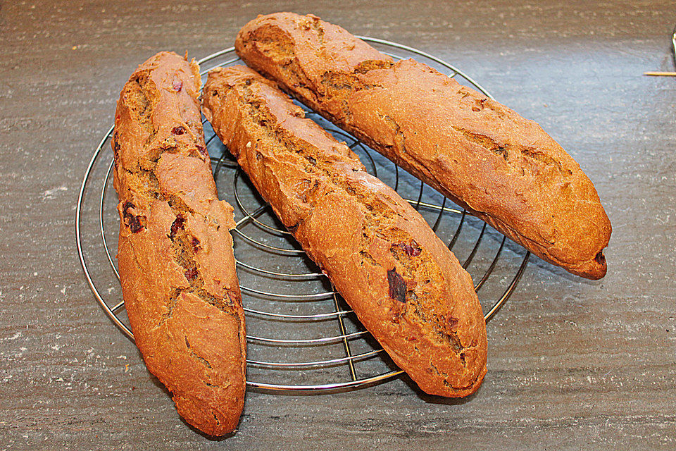 Tomaten-Oliven-Ciabatta mit Rosmarin und Thymian