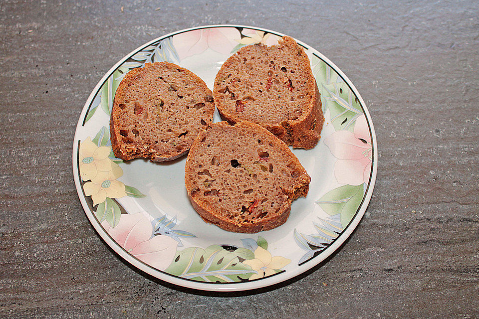 Tomaten-Oliven-Ciabatta mit Rosmarin und Thymian