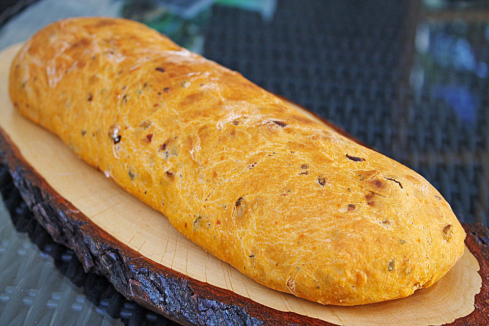 Tomaten-Oliven-Ciabatta mit Rosmarin und Thymian