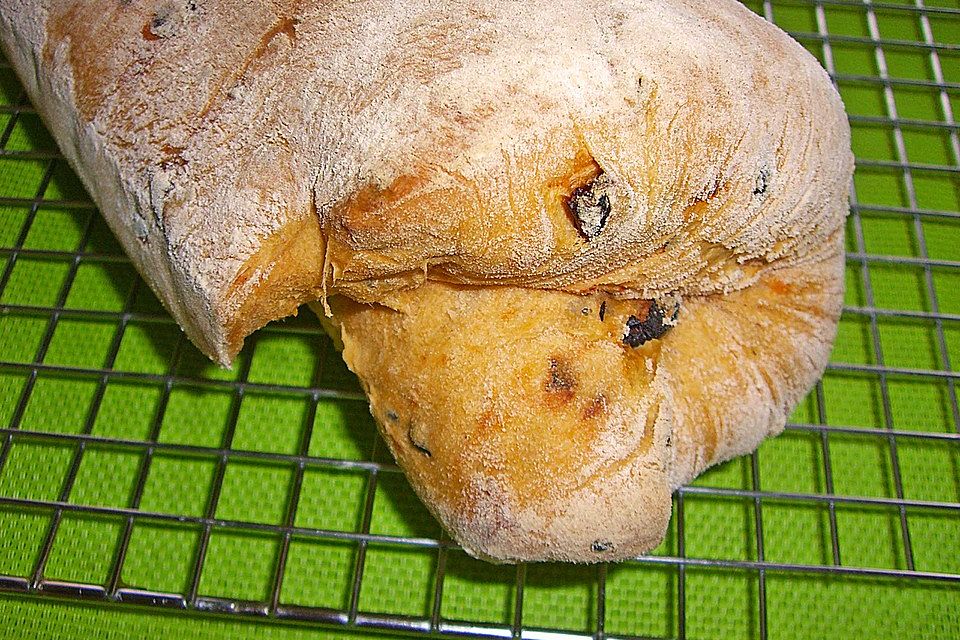 Tomaten-Oliven-Ciabatta mit Rosmarin und Thymian