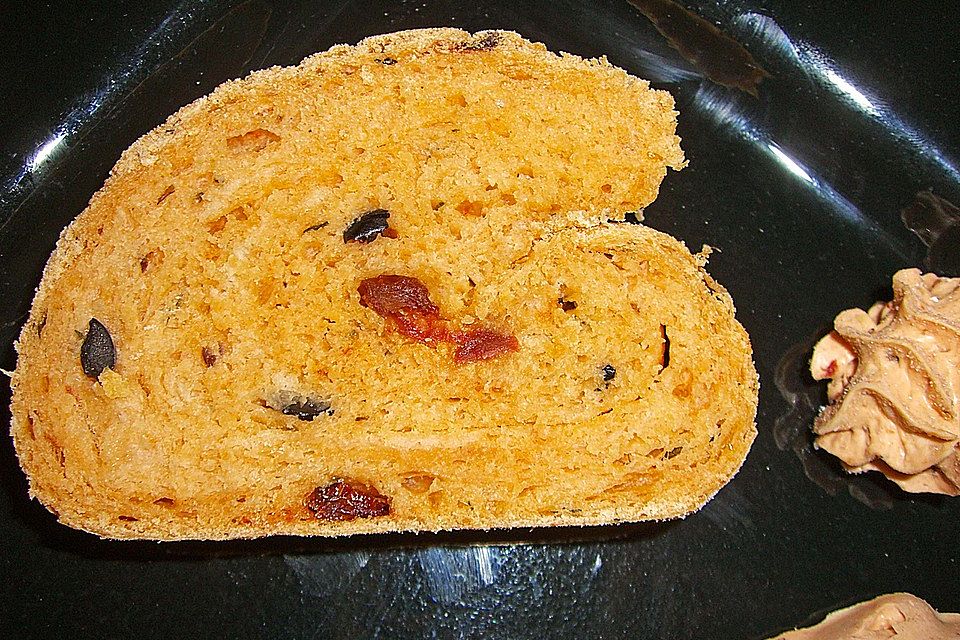 Tomaten-Oliven-Ciabatta mit Rosmarin und Thymian