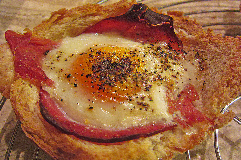 Speck-Eier in Toast