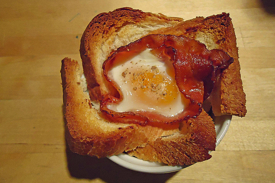 Speck-Eier in Toast