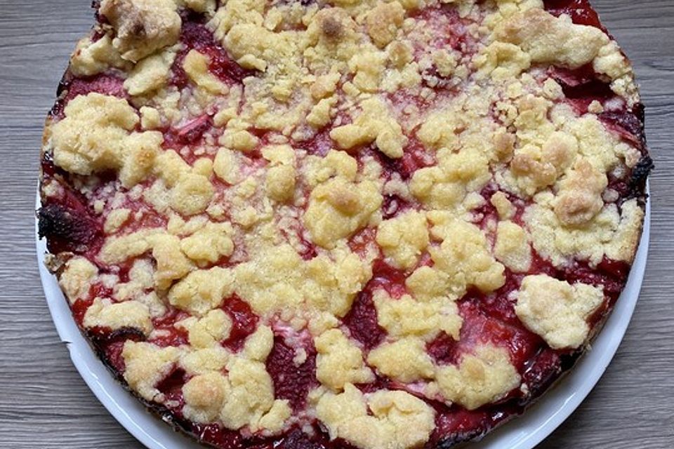 Veganer Erdbeer-Streuselkuchen