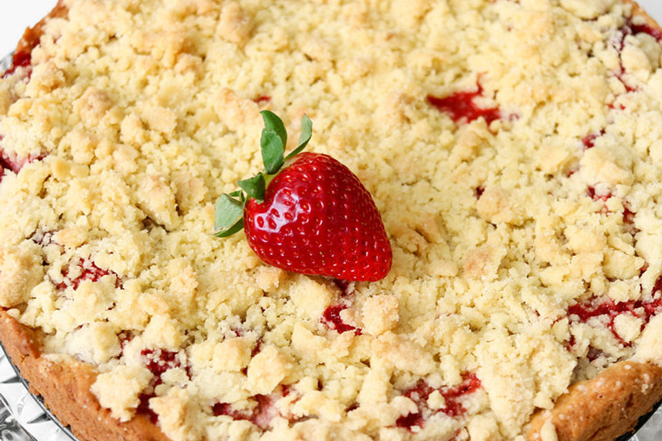 Veganer Erdbeer-Streuselkuchen