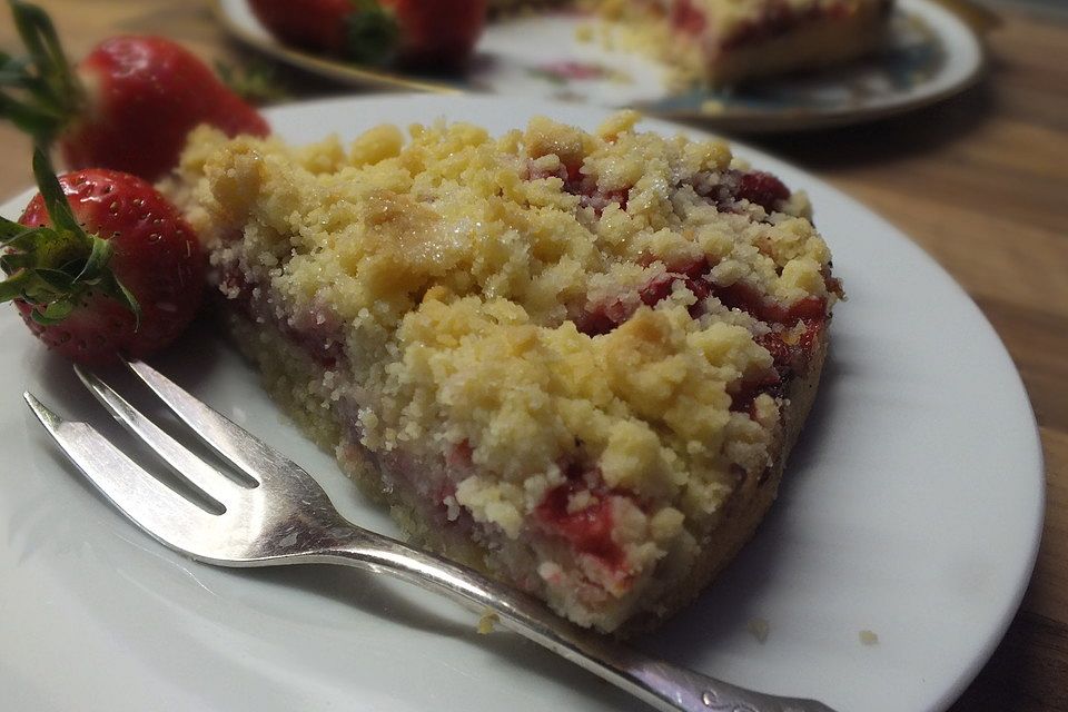 Veganer Erdbeer-Streuselkuchen