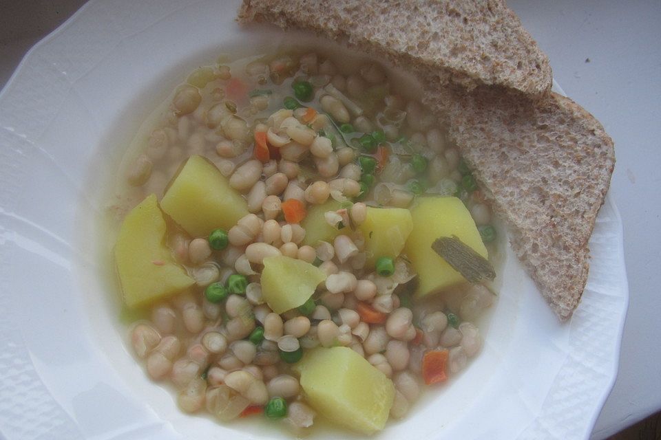 Chinakohl-Kartoffeltopf mit weißen Bohnen