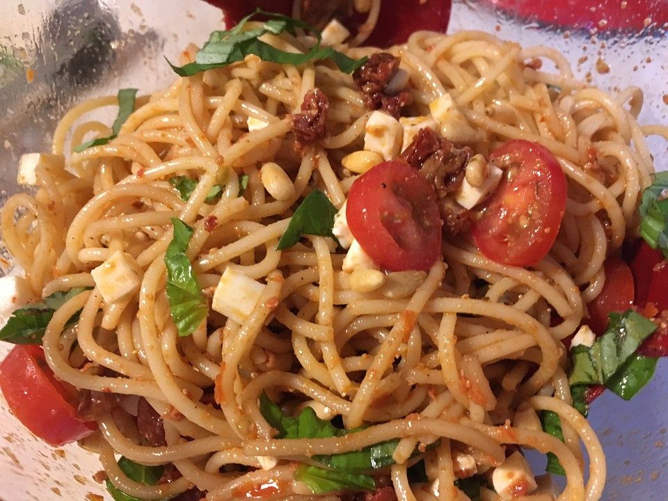 Spaghettisalat mit Pesto und Mozzarella von tillynilson| Chefkoch