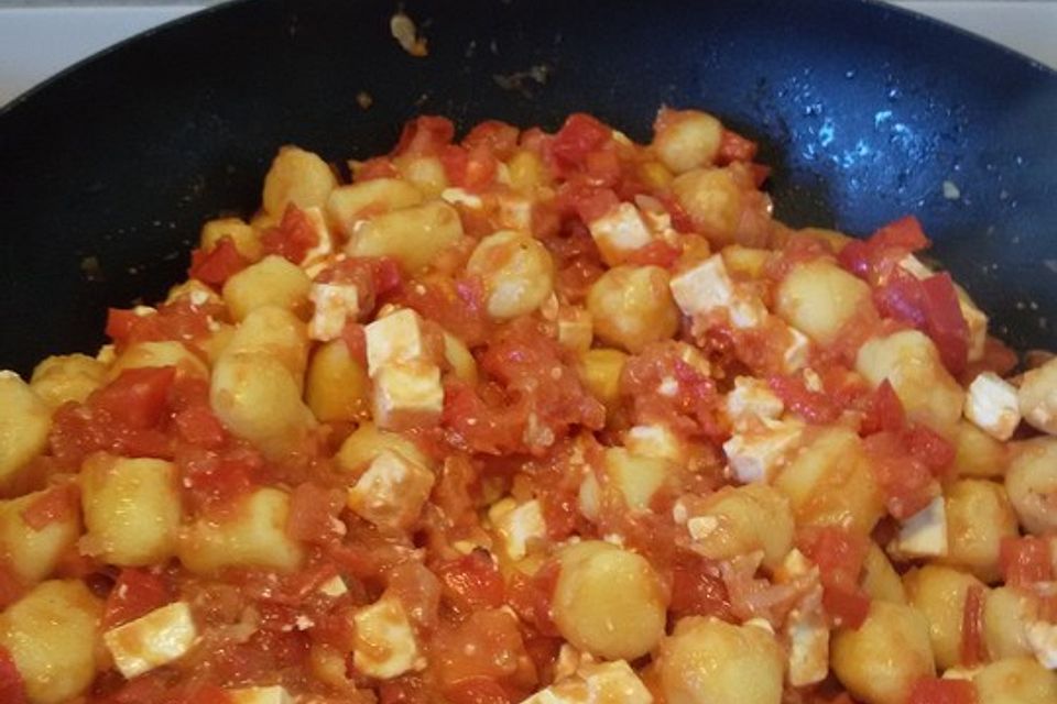 Gnocchi mit Tomaten, Paprika und Feta