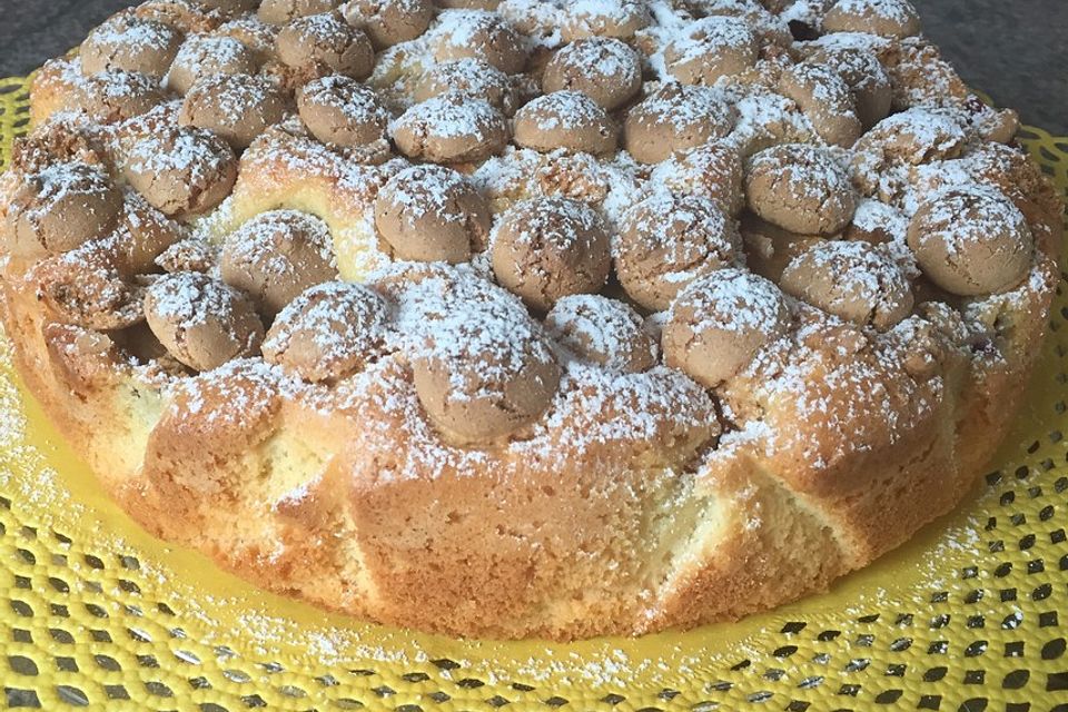 Pflaumenkuchen mit Eierlikör und Amarettini